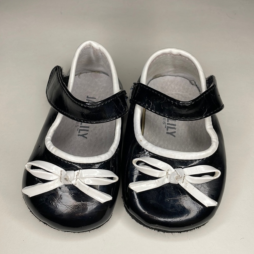 Jack & Lily black leather maryjane shoes size 1
